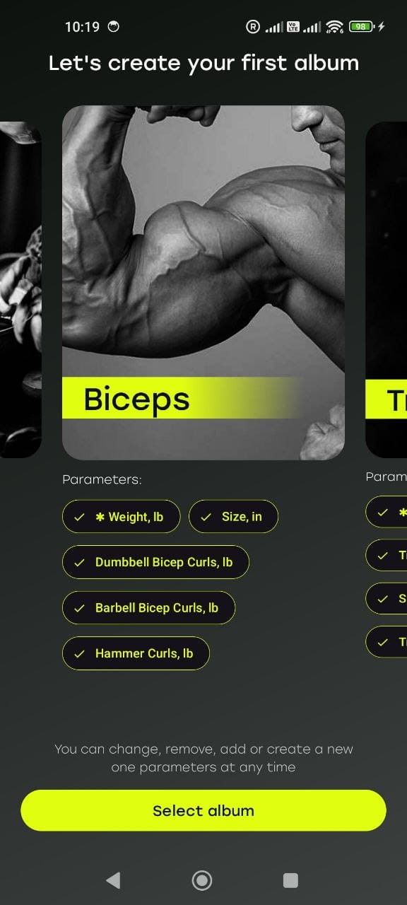 Fotoalba pokroku podle částí těla — břicho, biceps, hrudník a záda sledované ve Fitness Camera